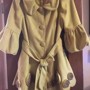 RYU MUSTARD PUFFED SLEEVE COAT “S”